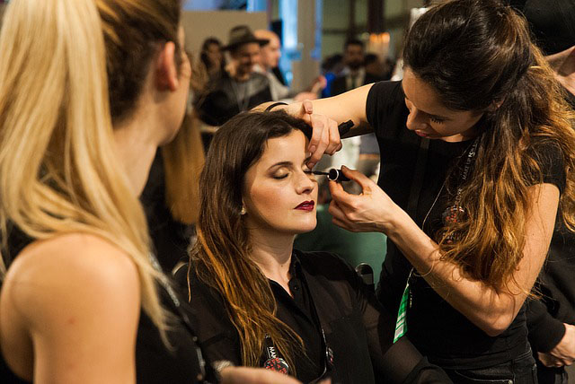 ¿Cuánto cobra un especialista en tratamientos de estética, bienestar y afines? Profesión de especialista en tratamientos de estética, bienestar y afines.