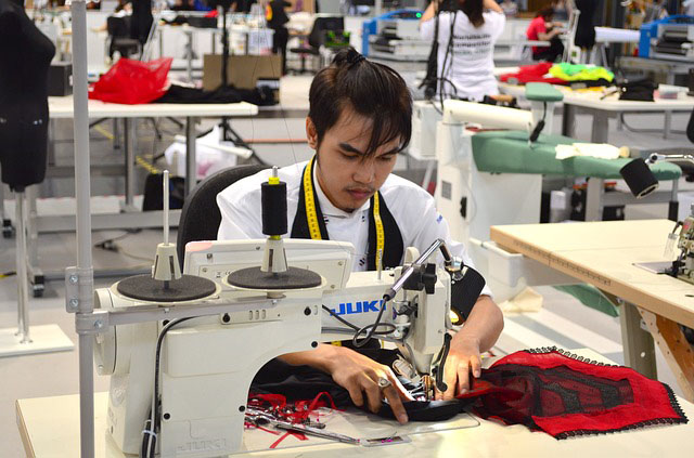 ¿Cuánto cobra un patronista para productos en textil o piel? Profesión de patronista para productos en textil o piel.